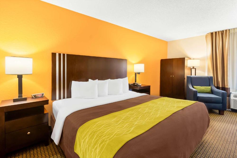 King Room - Non-Smoking interior